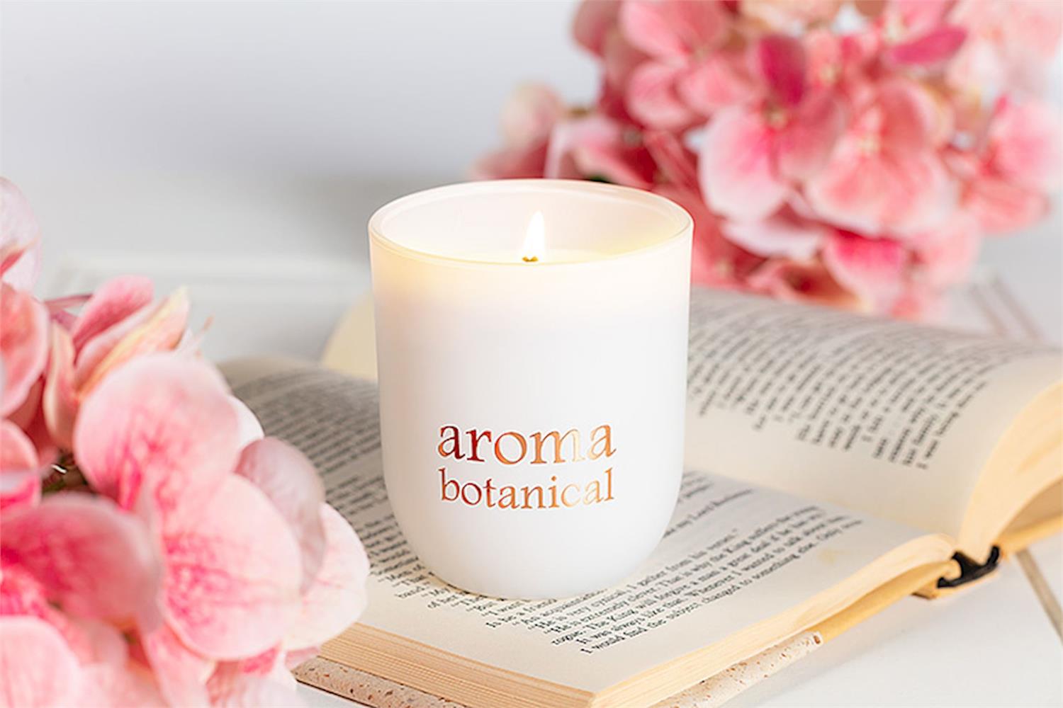 Petite Bougie Amour Amande & Bois de Santal pour l'Intimité par Aromabotanical