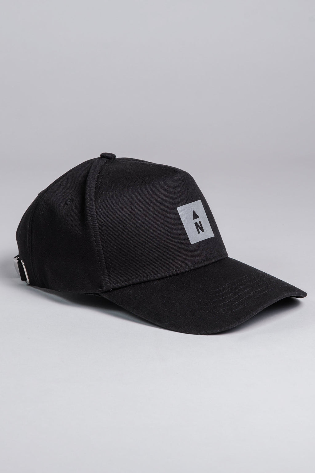 Casquette résistante à l'eau avec « N » réfléchissant